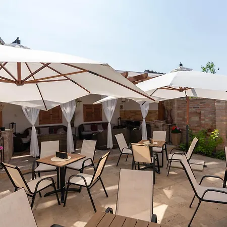 Couette-café Kalvaria Panzio